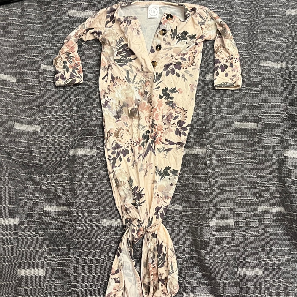 Loulou Hazel knotted gown newborn size